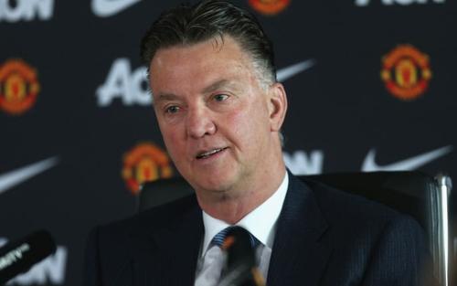 فان خال يشكو خصاصا دفاعيا نتيجة الإصابات