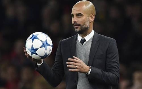 وكيل جوارديولا: ليس هناك شيء مع باريس