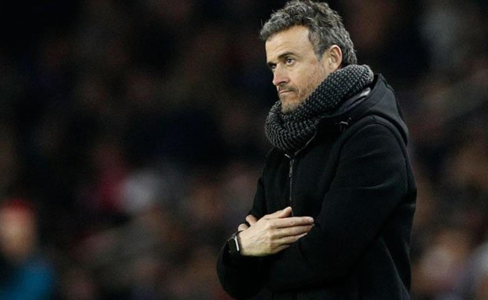 "الذئاب" يُطاردون إنريكي لقيادة مشروعهم