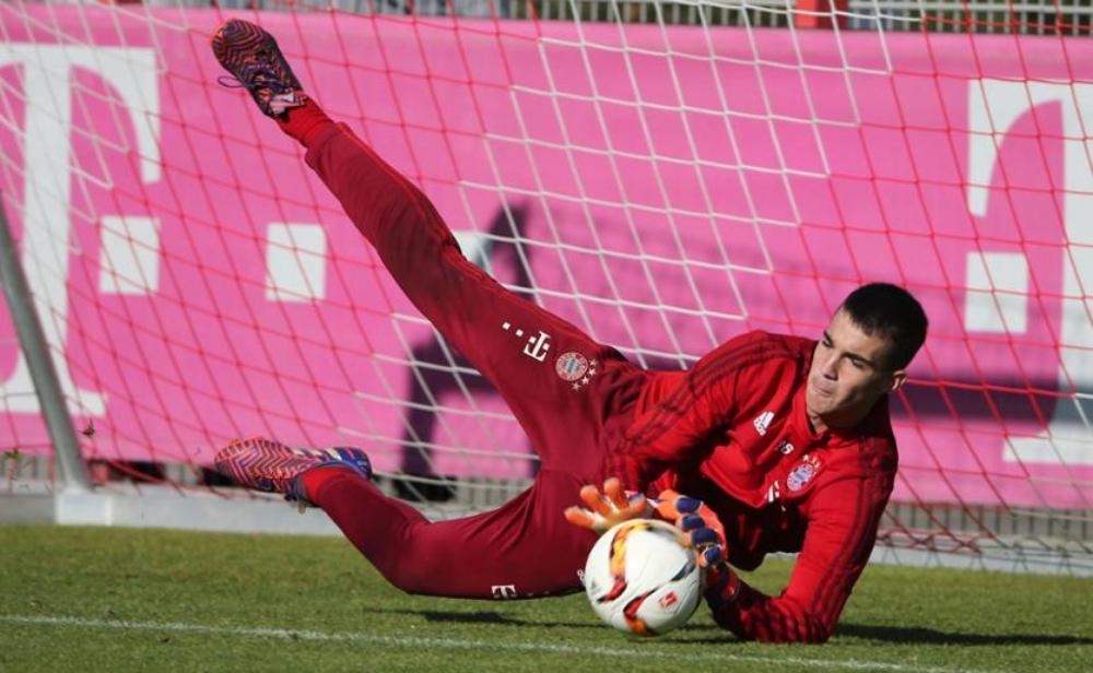 برشلونة يفوز بتوقيع حارس شاب وعملاق