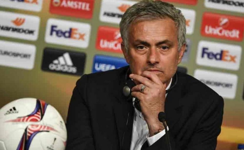 مورينيو يُوجه "رسالة مباشرة" إلى برشلونة