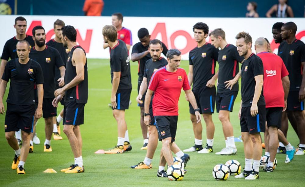 مدرب برشلونة يكشف ملامح تشكيلته في الكلاسيكو