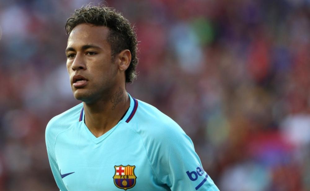 برشلونة يُهدد سان جيرمان باللجوء لـ"اليويفا"