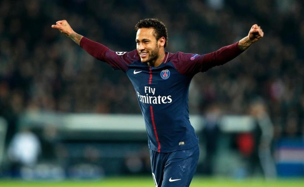 نيمار "جار مثالي" في بلدة الانطباعيين بضواحي باريس