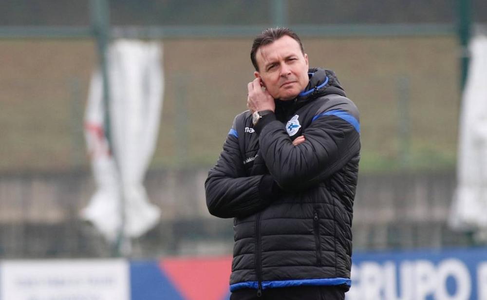 رسميا: ديبورتيفو لاكورونيا يقيل مدربه كريستوبال