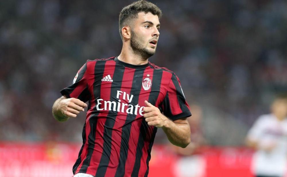 كوتروني.. من مهاجم بديل لميلان إلى "ساذج خطير"