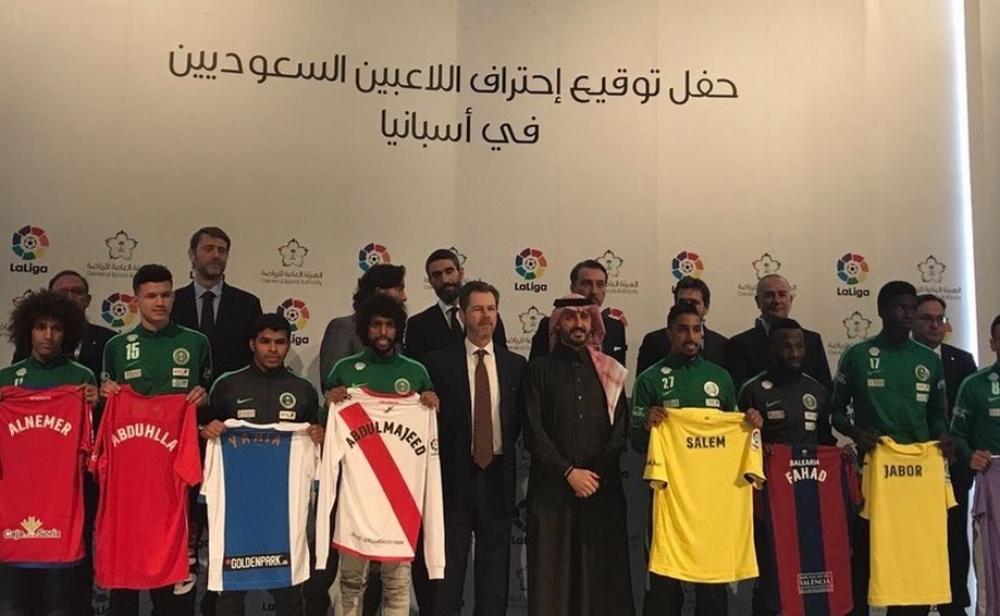 نادي أسباني يقدم التهنئة للاعبه السعودي الدولي