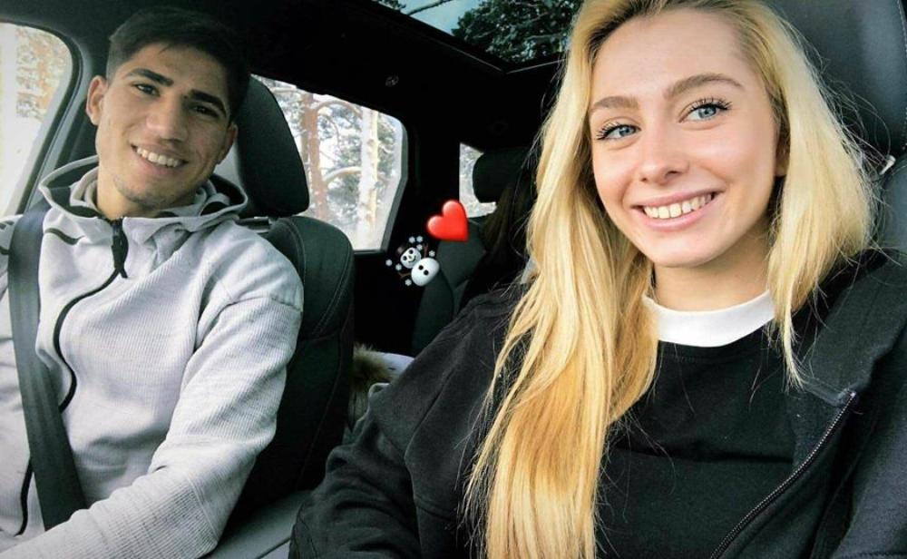 علاقة حكيمي بِرفيقته تُشغل الإعلام الإسباني