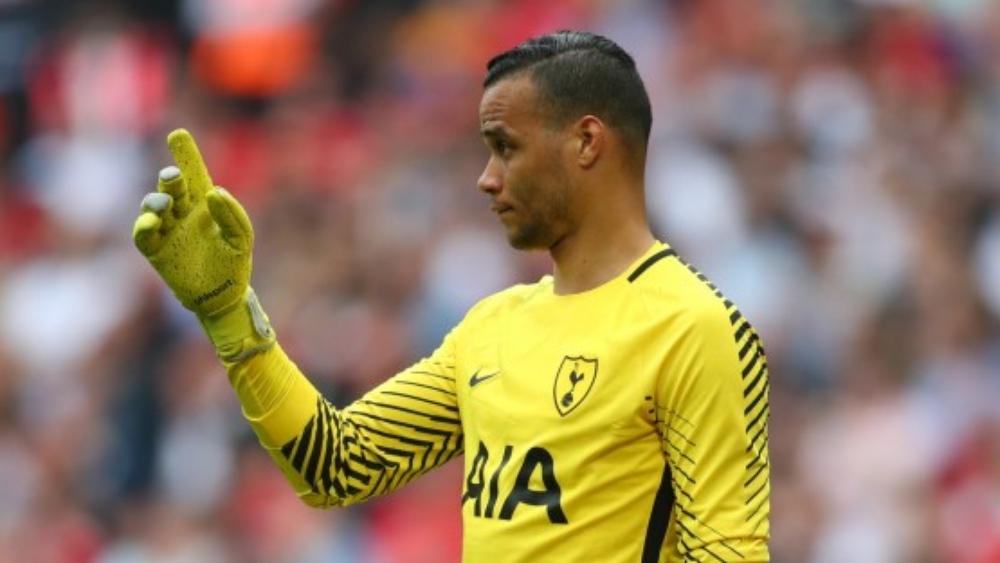 توتنهام يمدد عقد حارسه فروم لموسم إضافي