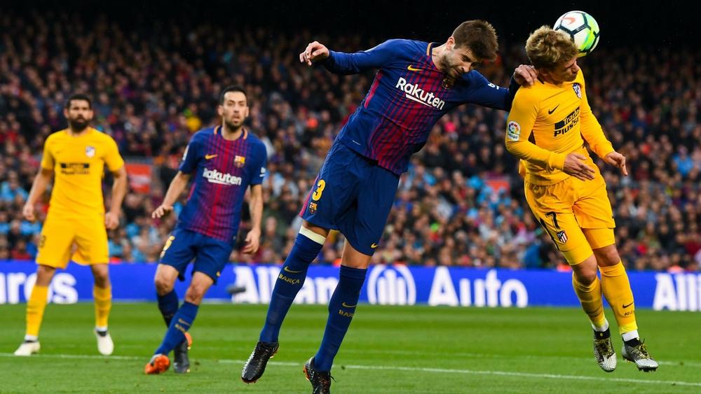 برشلونة يوبخ بيكيه بعد "قرار" غريزمان