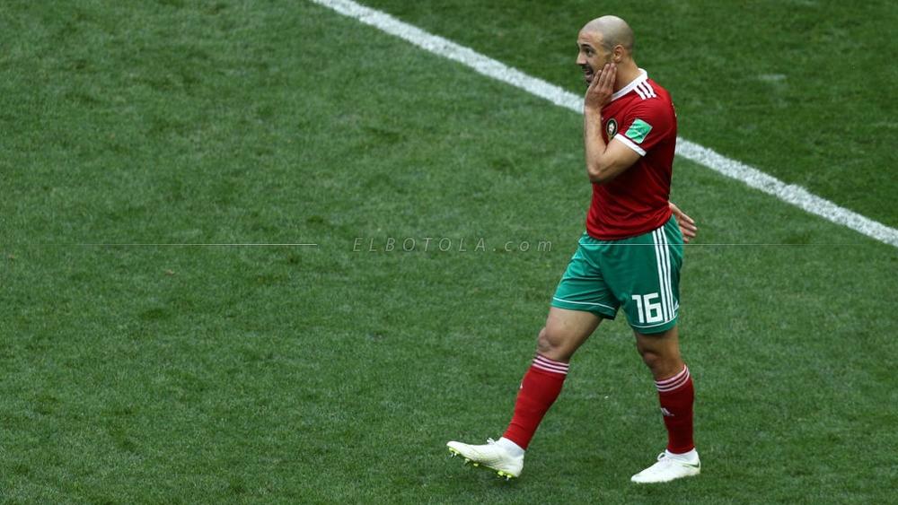 أمرابط يفتح النار على الحكم الأمريكي: "لقد طلب قميص رونالدو بين الشوطين!"