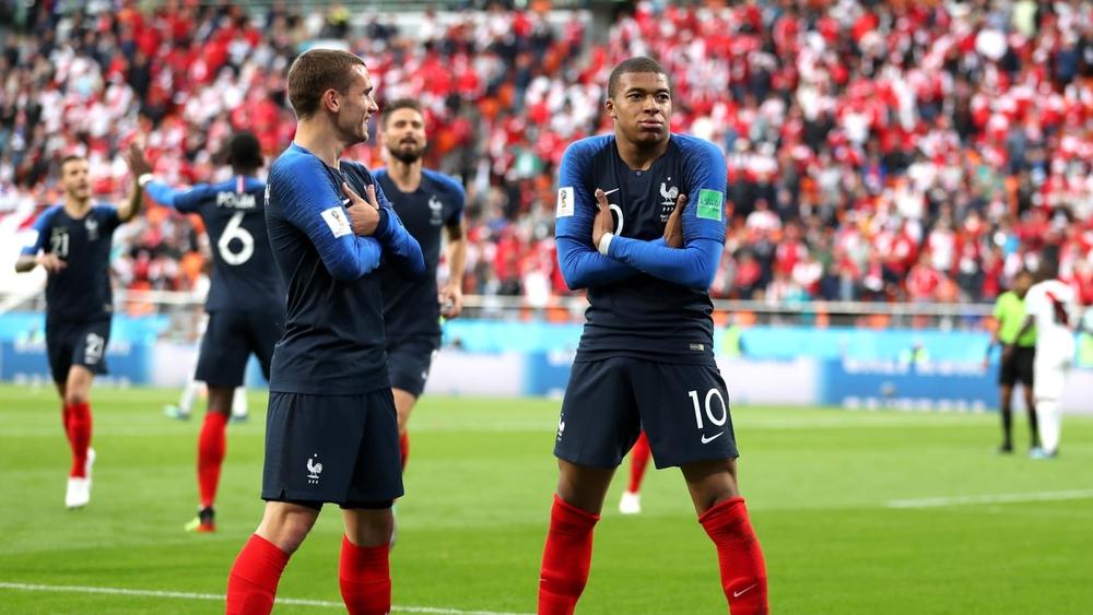 فرنسا تعاني أمام بيرو لكن تفوز وتمر للدور الموالي