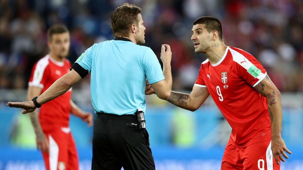 صربيا تنتفض وتشكو حكم مباراة سويسرا لـ"الفيفا"