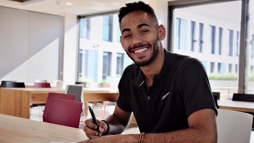 رسمياً: لايبزيج يتعاقد مع مهاجم برازيلي