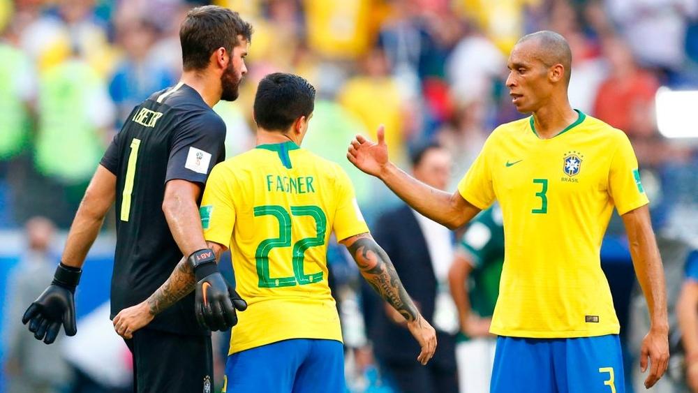 ميراندا يحمل شارة قيادة البرازيل أمام بلجيكا