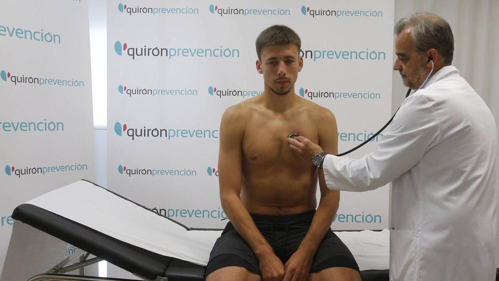 برشلونة يُغلق صفقة المدافع الفرنسي لينغليت