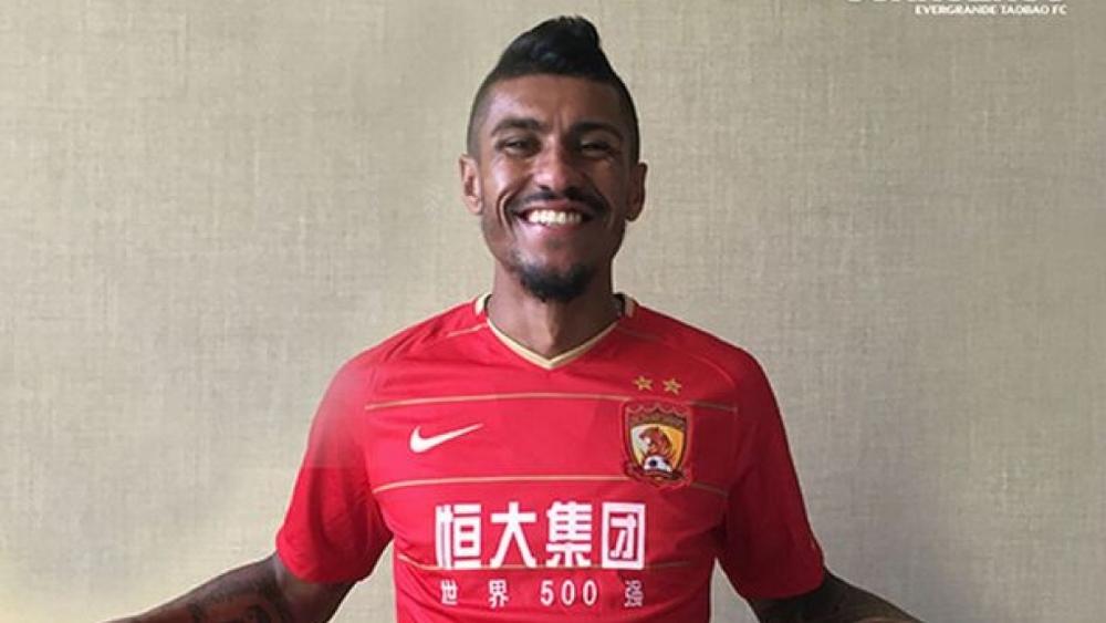 باولينيو يعود إلى الدوري الصيني بهدف "جلب المزيد من الألقاب"