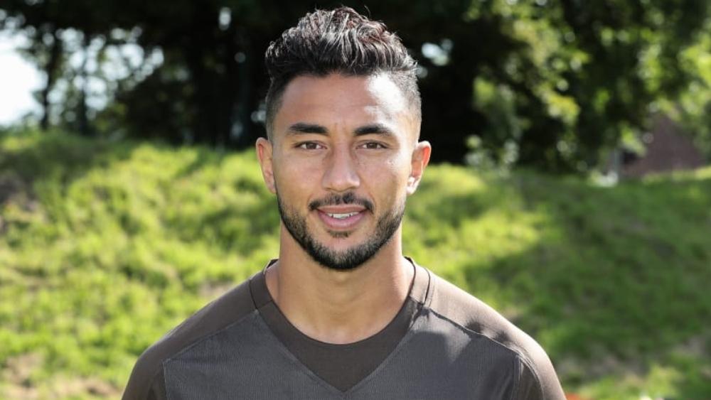 البَهْجةُ والسُّرور تَقْتحِمان منزل وأسرة عزيز بوحدوز