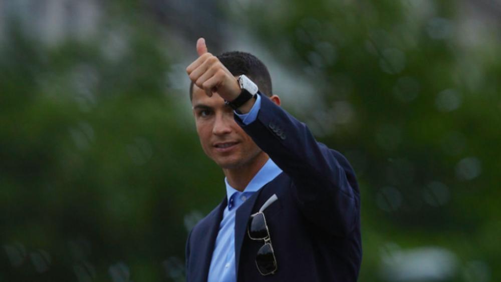 رونالدو يصل تورينو رفقة جورجينا وأطفاله الأربعة