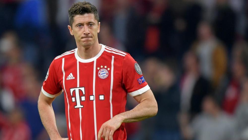 لماذا هو لا وفيدال نعم؟! ليفاندوفسكي ينوي التمرد...