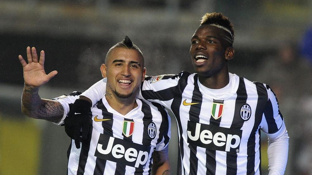 برشلونة يحلم بالجمع بين فيدال ونجم مانشستر يونايتد