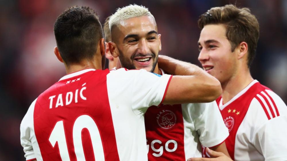 طاقما أياكس الفنِّي والإداري مُتشبِّثان بحكيم زياش