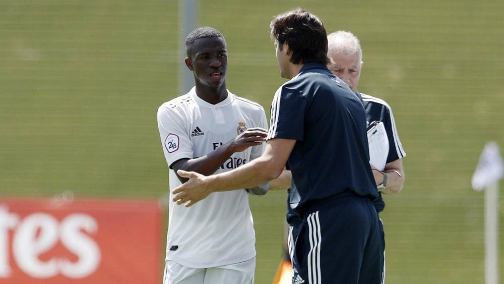 سولاري: "علينا مساعدة فينيسيوس حتى يفجر إمكاناته"