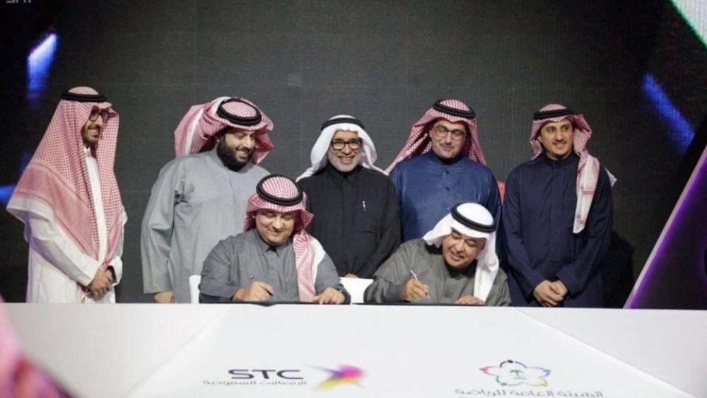 السعوديون يبحثون عن دوريهم، ويُدشنون هاشتاج "أين دورينا؟!"