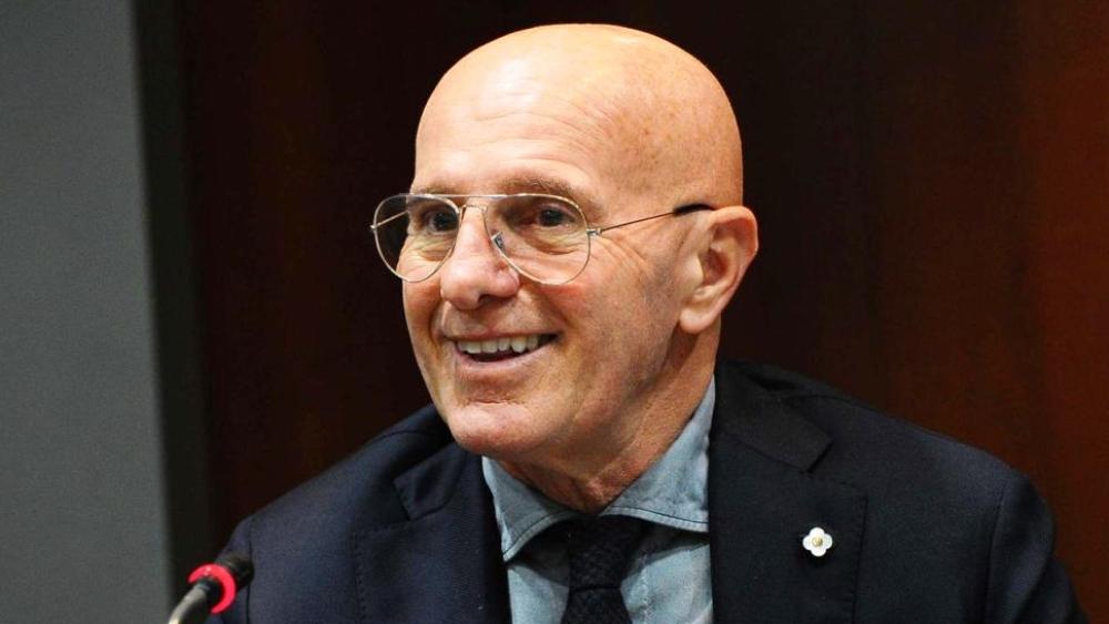 ساكي: الأتزوري وبالوتيلي ينقصهما "الذكاء"