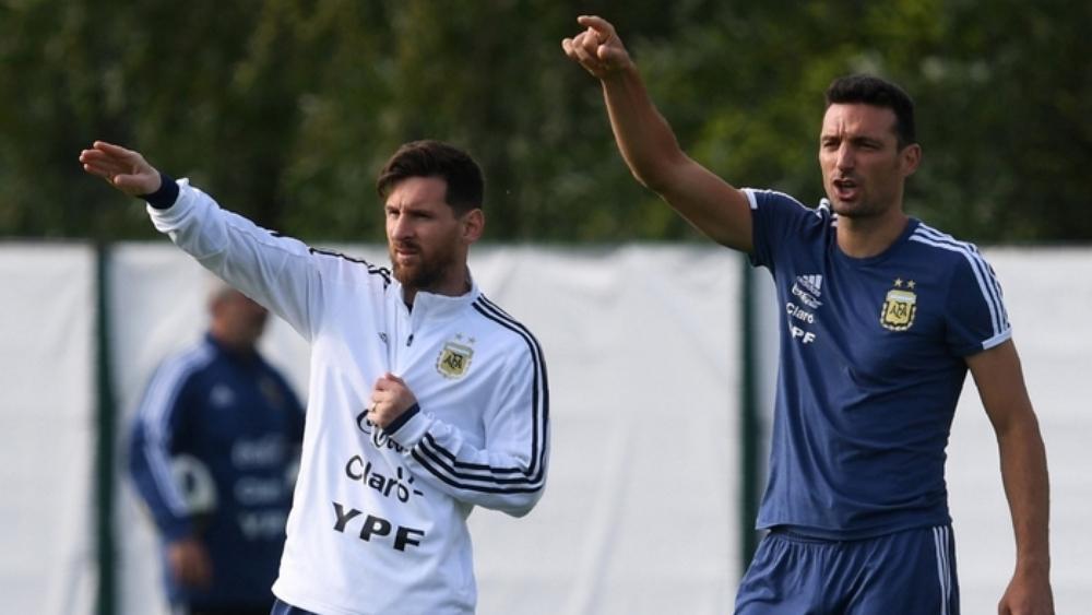مدرب الأرجنتين يحصن قميص ميسي "مؤقتاً"