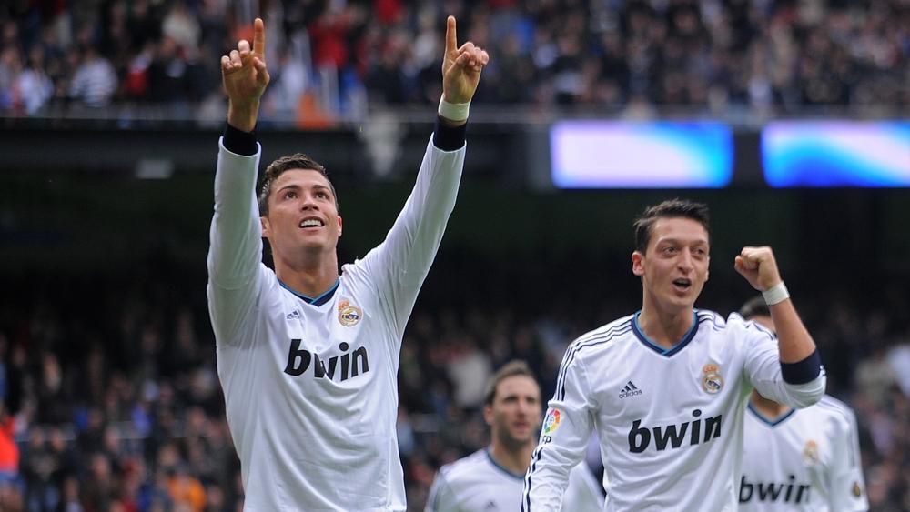 أوزيل: لم أرَ شخصًا في حياتي مثل كريستيانو رونالدو