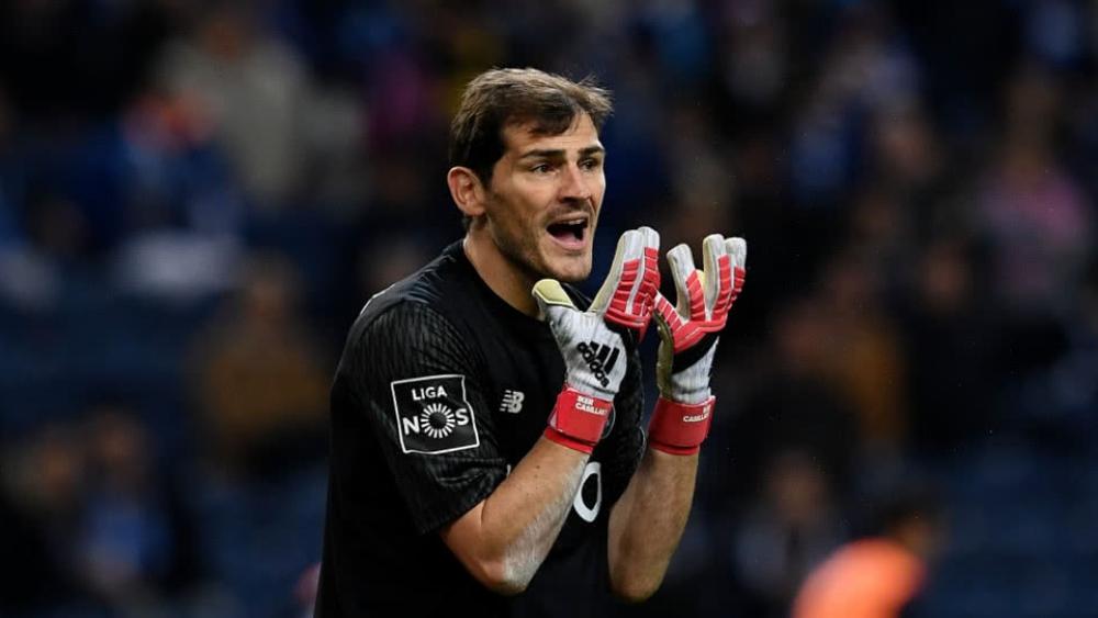 رقم قياسي جديد لكاسياس في دوري أبطال أوروبا