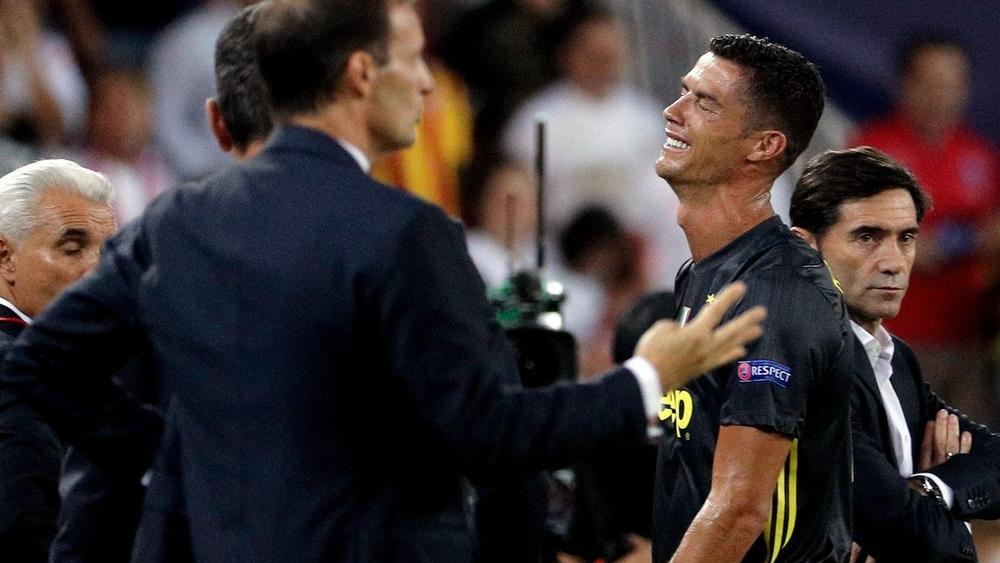 شركة مُراهَنَات تُعوّض المُرُاهِنِينَ على رونالدو بعد طرده