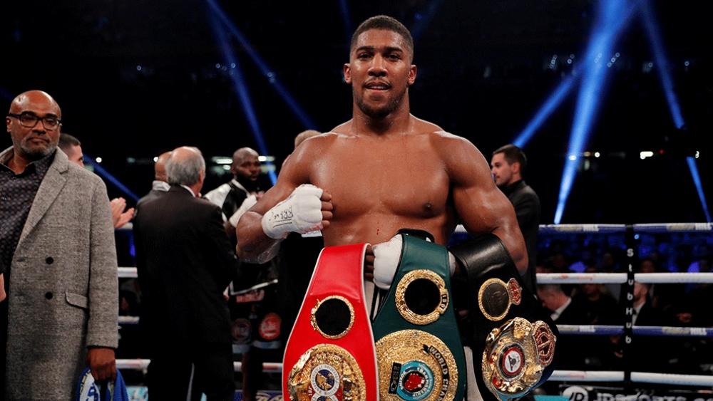 جوشوا يحتفظ بألقابه في وزن الثقيل بفوزه بالضربة القاضية الفنية على بوفتكين