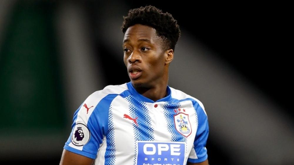 هيدرسفيلد تاون يفقد مدافعه لمدة 5 أسابيع