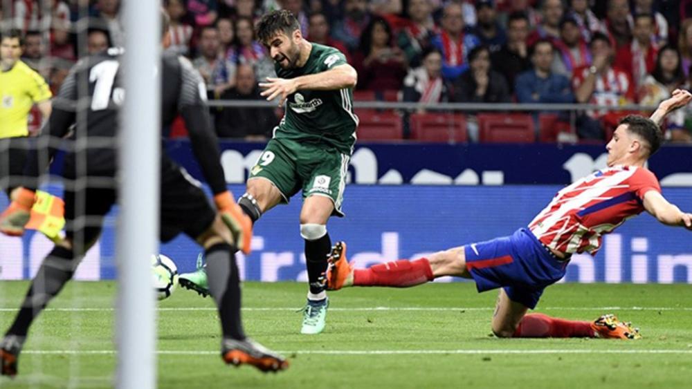 ريال بيتيس يسعى لفك العقدة أمام الأتلتيكو