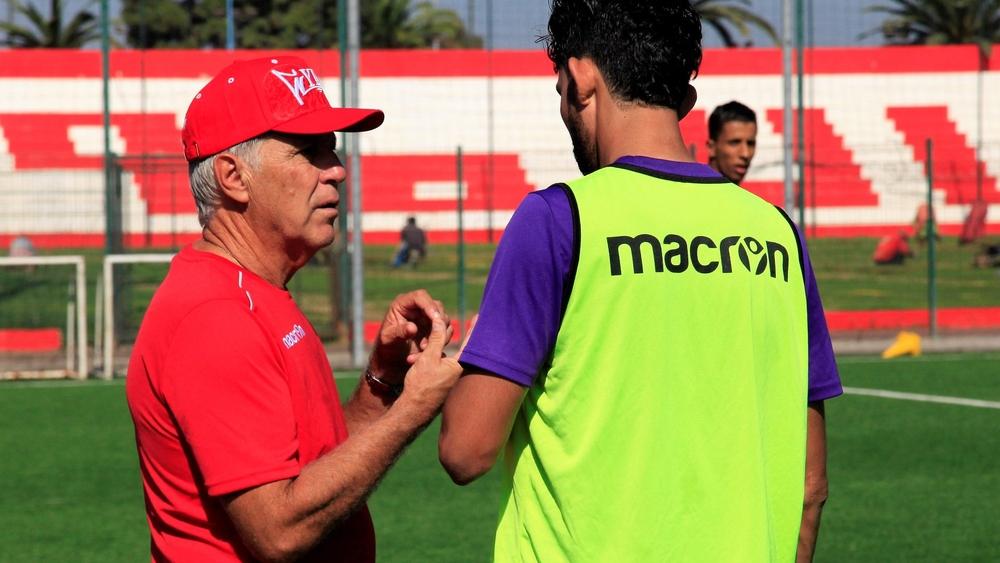 جيرار يطالب لاعبي الوداد ببذل مجهودات مضاعفة خلال الفترة القادمة