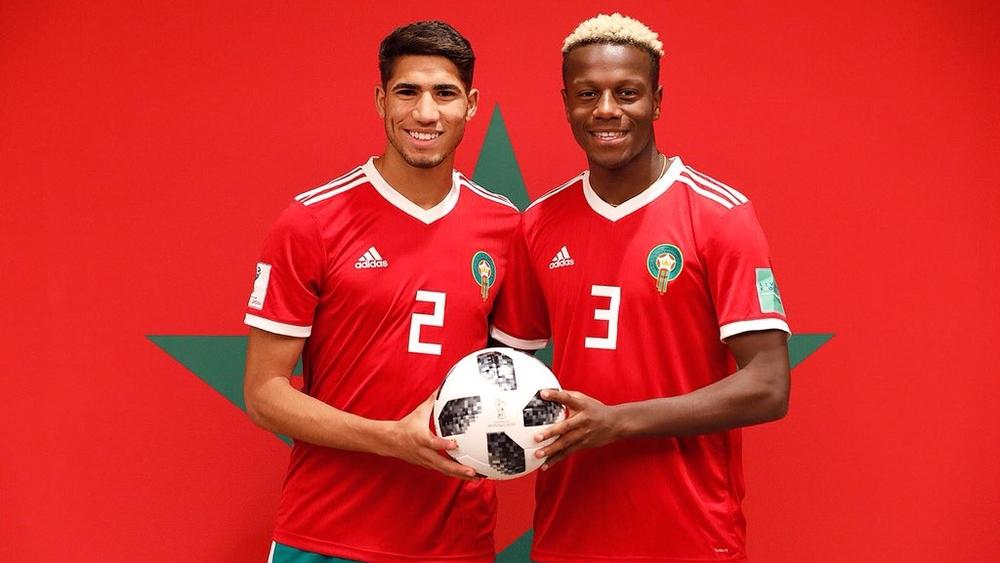 حكيمي ومنديل أساسيان مع دورتموند وشالكه04