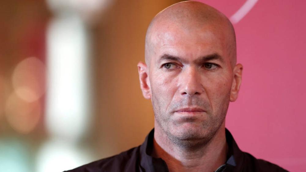 زيدان يحظى باهتمام "عملاق أوروبي" للتعاقد معه