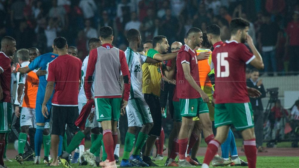 "التَّحكيم" مُتَهم بمحاباة "الأسود" .. والموريتاني يُثير ثائرة جزر القمر