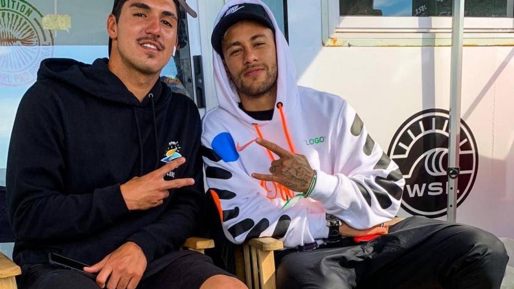 نيمار حاضر في البرتغال لدعم صديقه "راكب الأمواج"