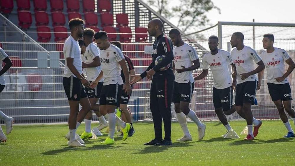 تييري هنري يضم أيت بناصر إلى حساباته في أول اختبار