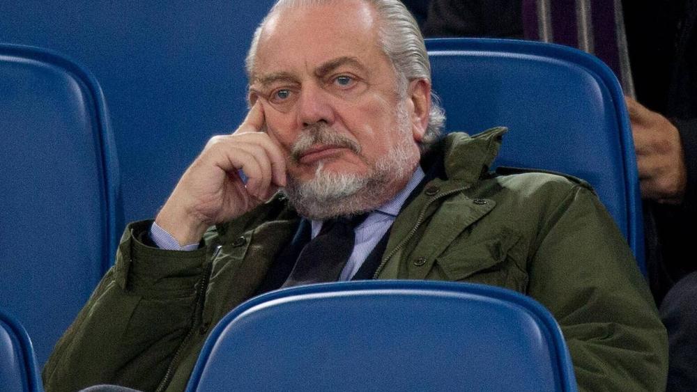 رئيس نابولي يُطالب بتغيير قوانين الكرة منعاً لـ "الملل"!