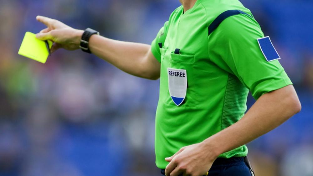 التيازي يقود مباراة مولودية وجدة والفتح الرياضي