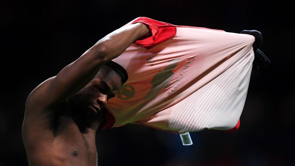 اليونايتد يتخطى إيفرتون، وبوجبا يلعب بأعصاب مورينيو