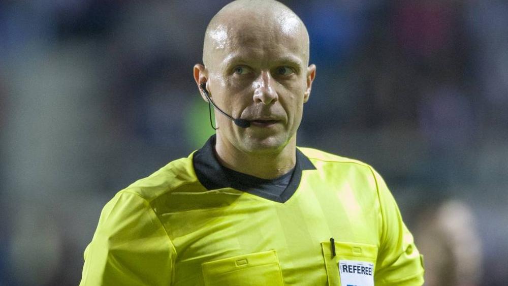 تحديد الحكم الذي سيقود لقاء إنتر ميلان وبرشلونة