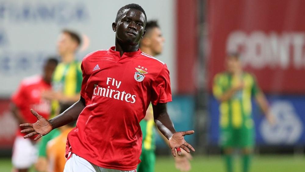 برشلونة ومانشستر يونايتد يتسابقان على ضم موهبة برتغالية