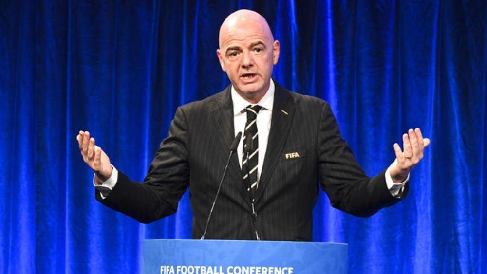 إنفانتينو ينفي الادعاءات بالتغطية على السيتي وسان جيرمان