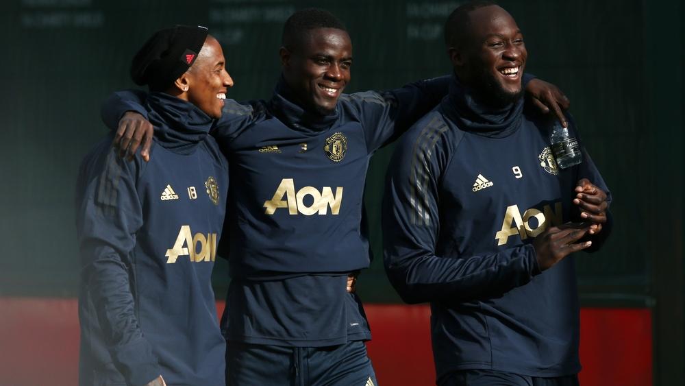 مورينيو يعرض نجمين من اليونايتد للبيع في يناير