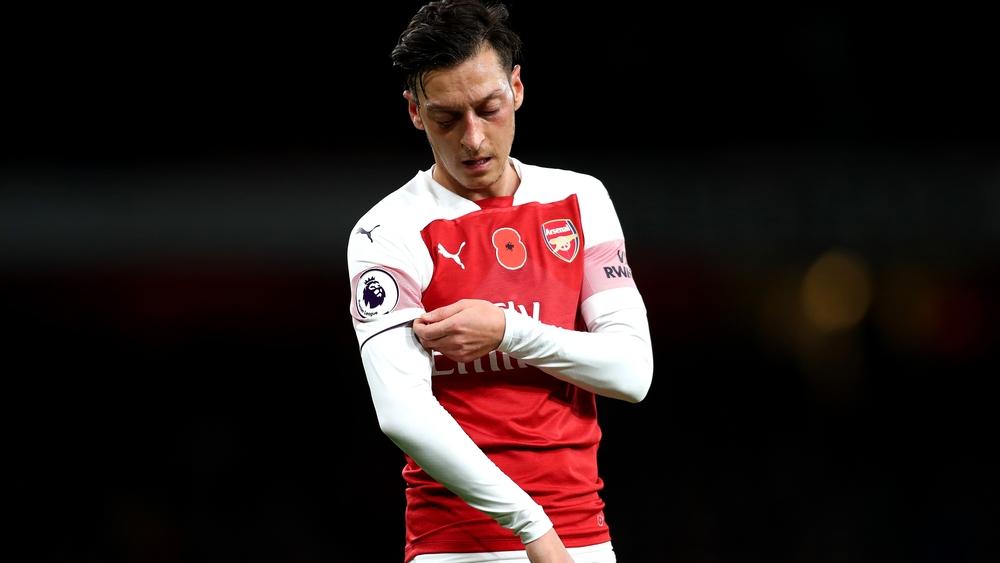 أوزيل رفض عرضًا بمليون جنيه استرليني أسبوعيًا!!